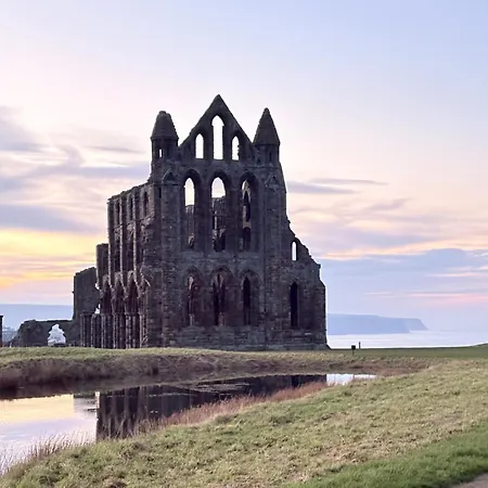 The Cinder Track Hideaway דירה