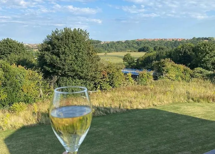 דירה The Cinder Track Hideaway וויטבי